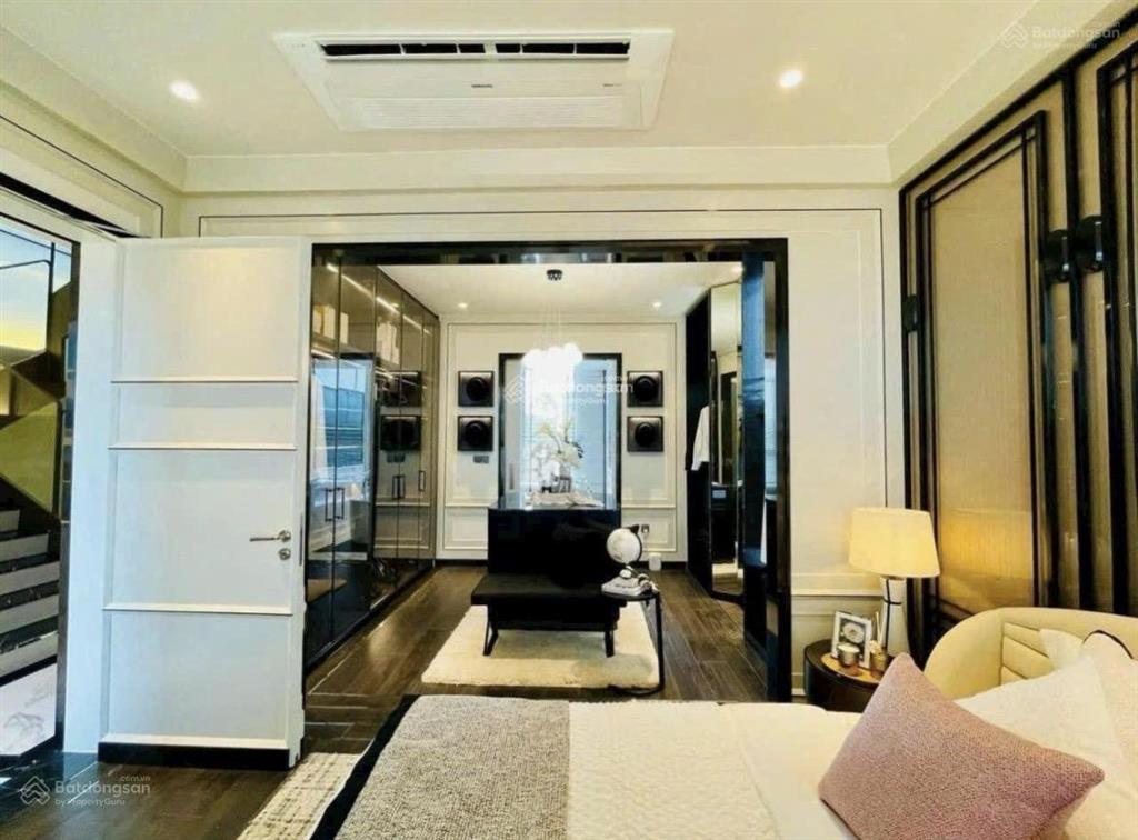 Biệt thự ở ngay  10x16m  3 tầng  sát phạm văn đồng  linh đông