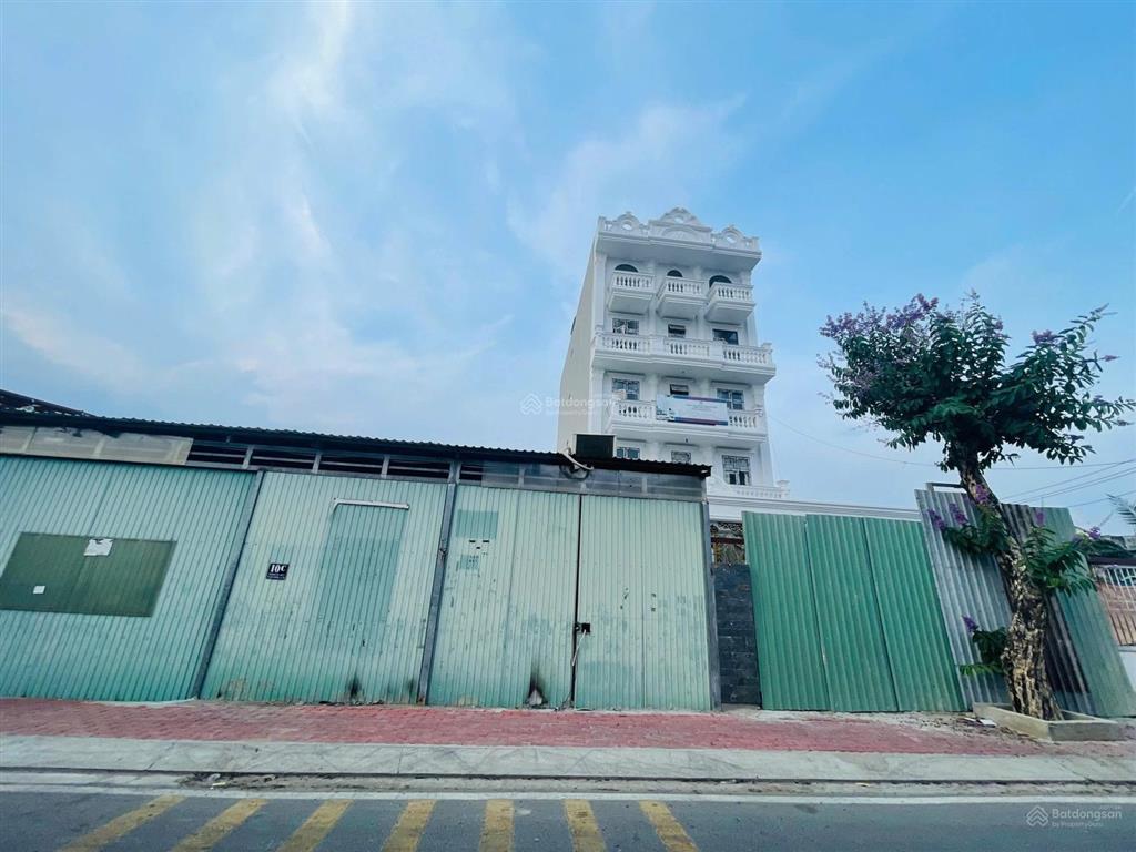 70 triệu/m2, đất mặt tiền, xây được hầm 6 tầng, sát phạm văn đồng, vành đai 2, 266.6m2 ngang 7m