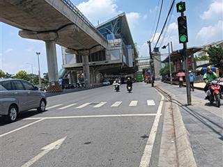 Bán nhanh mảnh đất hồ tùng mậu 61m xây ở hoặc ccmn giữ tiền đều đẹp giá 175tr/1m2  0968 371 ***