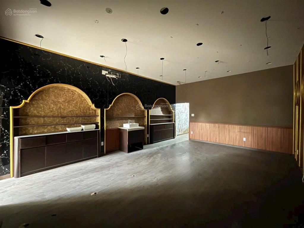 Nhà mặt tiền kinh doanh đường 3 tháng 2 quận 10, diện tích sử dụng 400m2, kinh doanh ngay