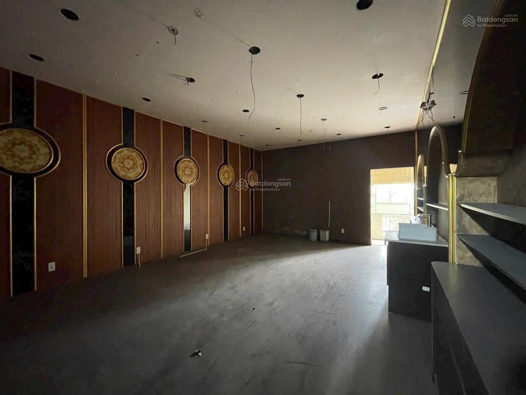 Nhà mặt tiền kinh doanh đường 3 tháng 2 quận 10, diện tích sử dụng 400m2, kinh doanh ngay