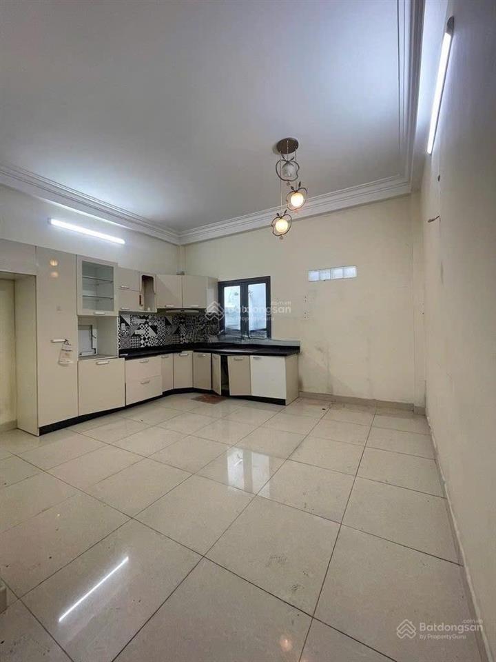 Cho thuê nhà ngay hà đô, cách mạng tháng 8, quận 10, kinh doanh nhiều ngành, 6 tầng có thang máy