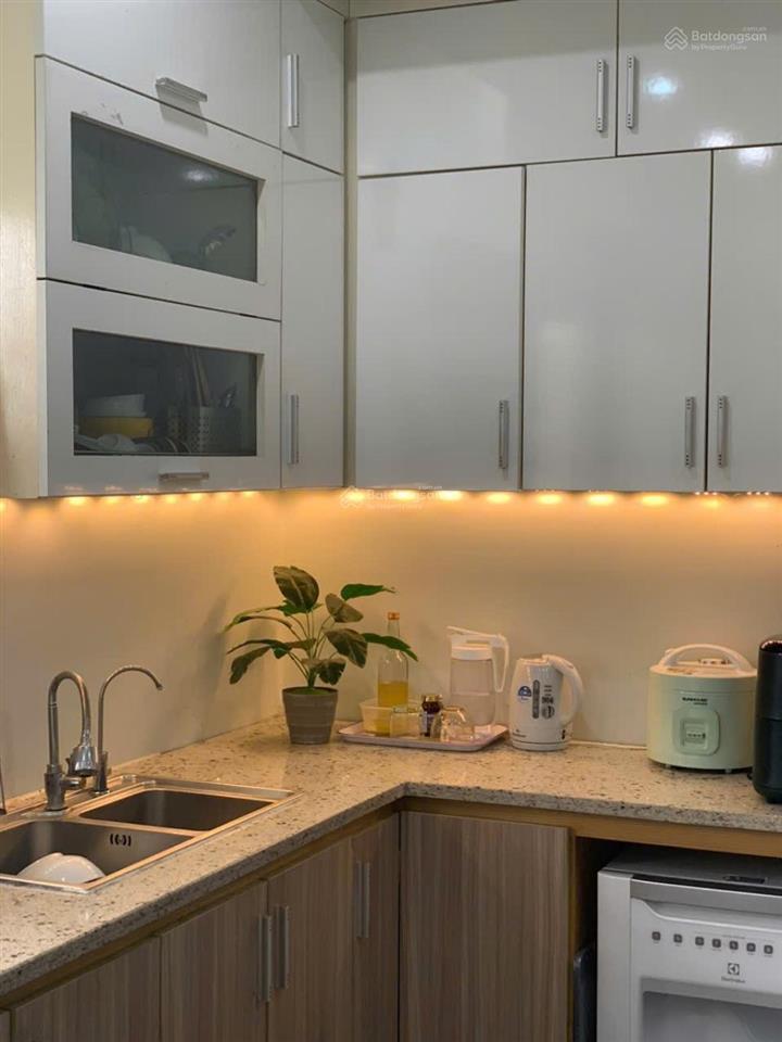 Chính chủ cần bán căn chung cư toà ct2b thạch bàn.2 ngủ siêu rộng,2vs. full nội thất. giátl