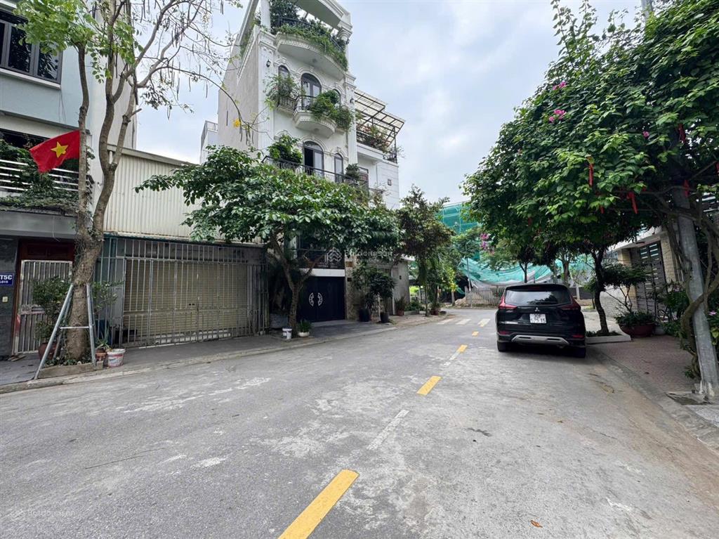 Bán nhà c4 khu tđc giang biên vỉa hè kinh doanh đường 13m. dt73m2,mt5m. giá thương lượng