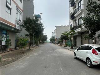 Bán đất tđc giang biên vỉa hè 3 oto tránhkinh doanh. dt42m2,mt4.5. giá12.3 tỷ ( siêu hiếm)