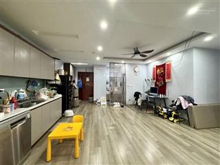 Bán căn chung ruby1  tầng thấp lô góc 3 phòng ngủ đều có cửa sổ. dt82m2,3 ngủ,2vs.giátl