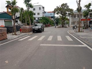 Bán đất đấu giá cự khối lô góc3 mặt thoáng vỉa hè 3m.dt70m2,mt4,7m.giá10,6 tỷ có tl