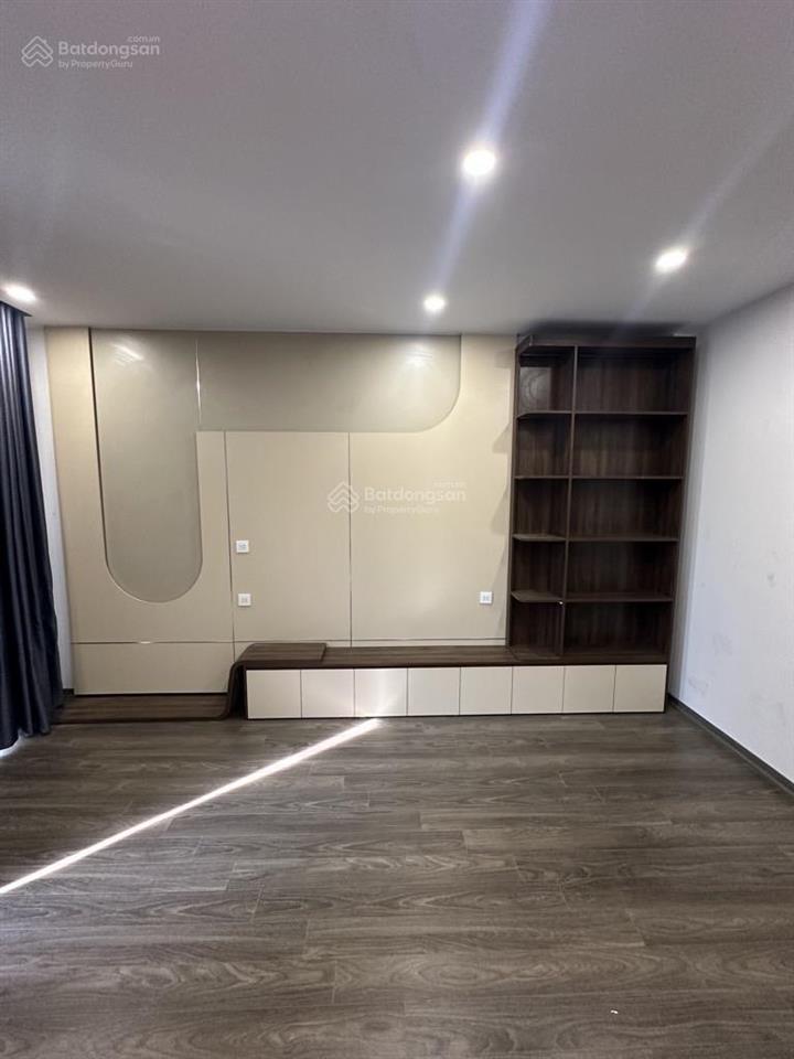 Bán nhà sài đồng  full nội thất  cách 20m ra đường oto tránh. 50m2, mt 4m, 5 tầng. giá tl