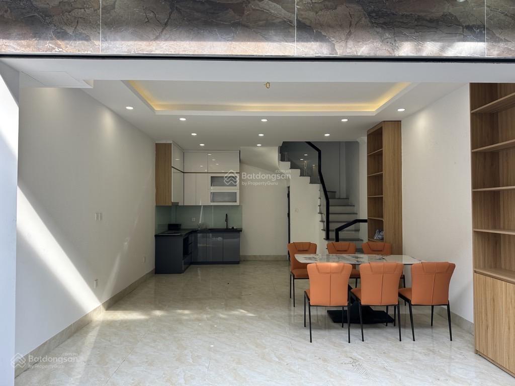 Bán nhà sài đồng  full nội thất  cách 20m ra đường oto tránh. 50m2, mt 4m, 5 tầng. giá tl