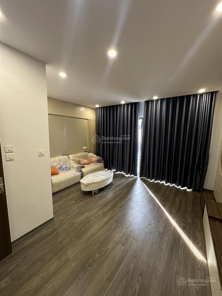 Bán nhà sài đồng  full nội thất  cách 20m ra đường oto tránh. 50m2, mt 4m, 5 tầng. giá tl