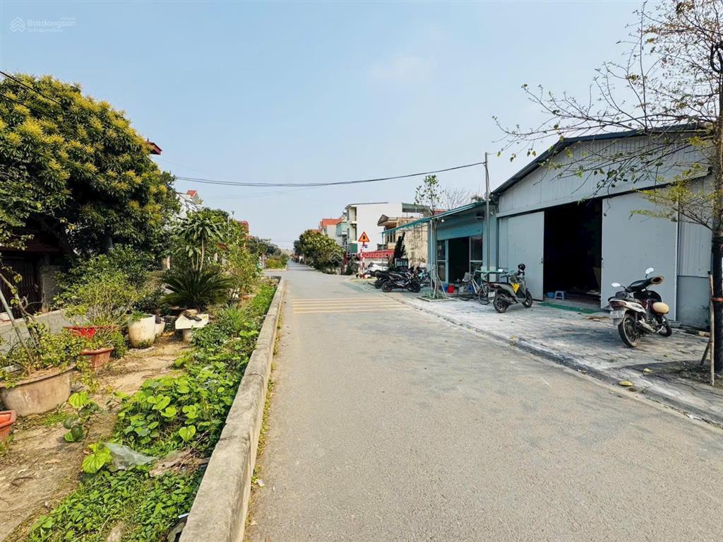 Bán đất phân lô đấu giá làng cam cổ bi. vỉa hè5m. đường 13m. dt95m2,mt6m.giá10.8 tỷ còn tl