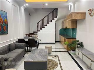 Bán nhà gần chợ phúc đồng, ô tô đỗ cổng, full nội thất. dt 33m2, mt 4m,5 tầng. giá 6.8 tỷ có tl