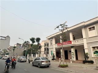 Bán đất mặt phố võ trung  vỉa hè  kinh doanhxây toà văn phòng.dt226m2,mt10m.giá32,2 tỷ còn tl