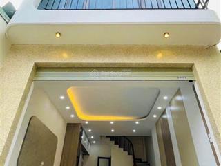 Tôi cần bán nhà phố bồ đề  cách ô tô tránh 10m  dt 35m2, mt 4m, 4t, 3 ngủ. giá thương lượng