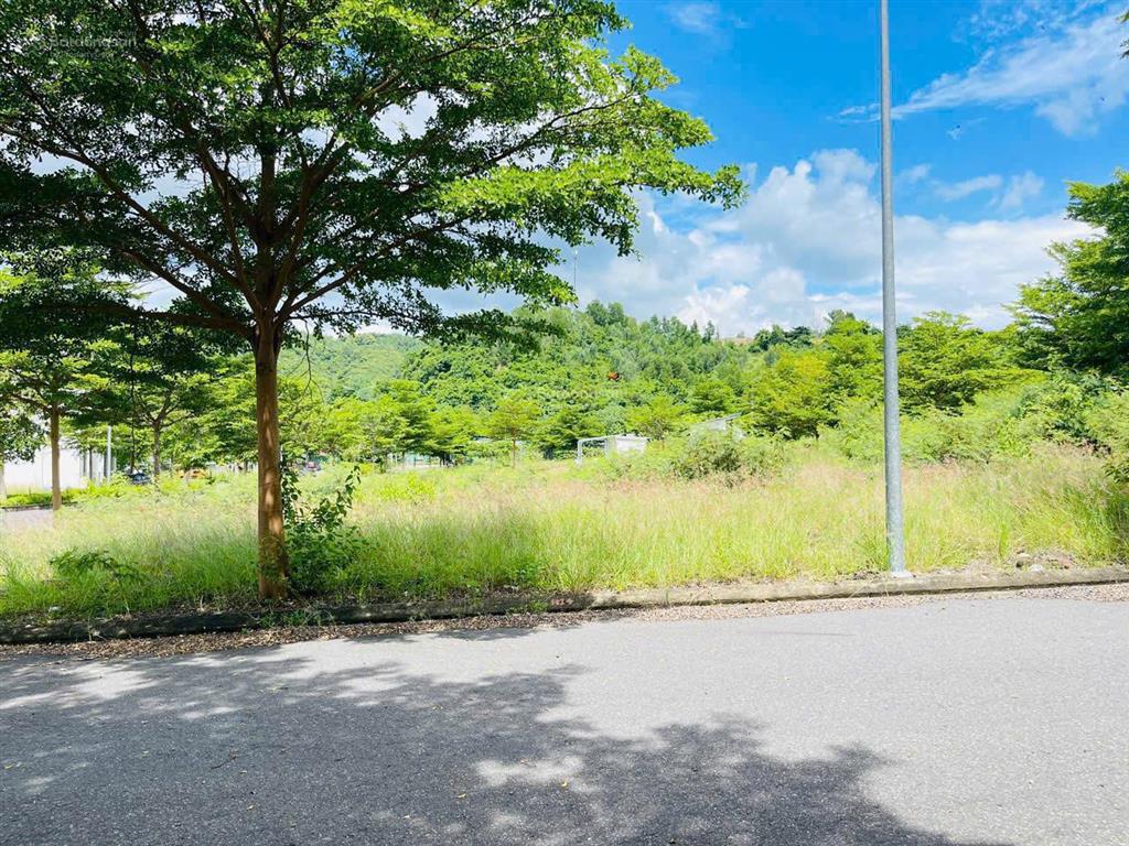 Bán lô đất biệt thự đẹp kđt hoàng phú nha trang đường rộng 8m, ô tô tránh, sát biển chỉ từ 26tr/m2