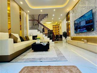 Bán nhà hoàng quốc việt, phạm tuấn tài, ô tô tránh, thông sàn, 2 thoáng, ô chờ thang máy, 68m2*6t