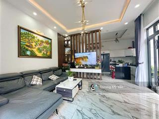 Chính chủ bán gấp!  biệt thự 200m²  giá 11 tỷ, sổ hồng  sở hữu căn villa lý tưởng tại đà lạt