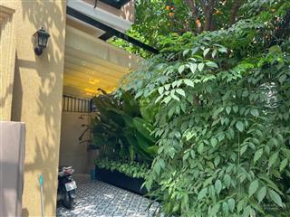 Bán biệt thự thành phố giao lưu phạm văn đồng hà nội, lô góc, dt170m, 4 tầng, giá chào 72tỷ có tl