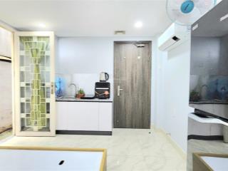 Phòng mới 2 cửa lớn đón gió mát mẽ rộng rãi. full nội thất