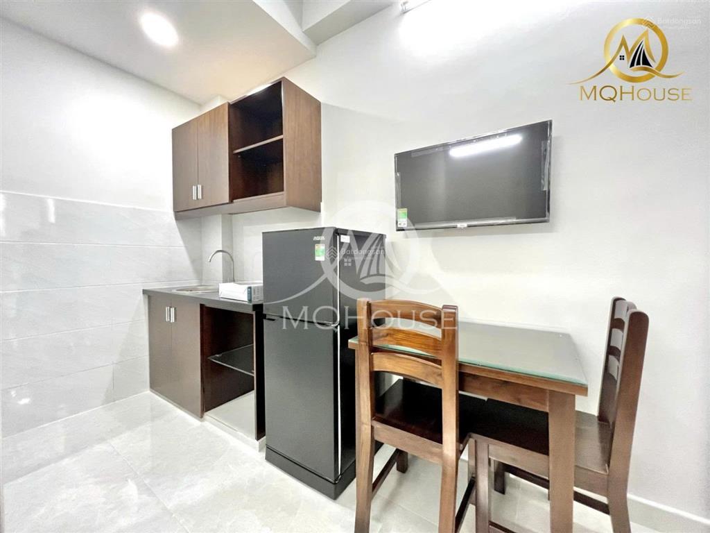 Phòng trọ cao cấp  đầy đủ nội thất, thang máy/bảo vệ 24/24 khu vực sân bay