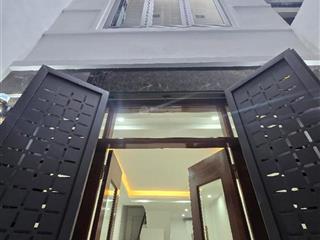 Bán gấp nhà dt 37m 5 tầng mt 3,9m giá 8ty dương văn bé hai bà trưng, 0947 913 ***