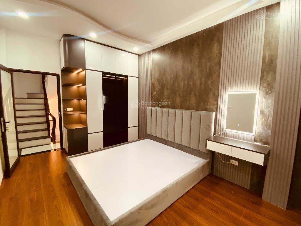Bán gấp nhà dt 37m 5 tầng mt 3,9m giá 8ty dương văn bé hai bà trưng, 0947 913 ***