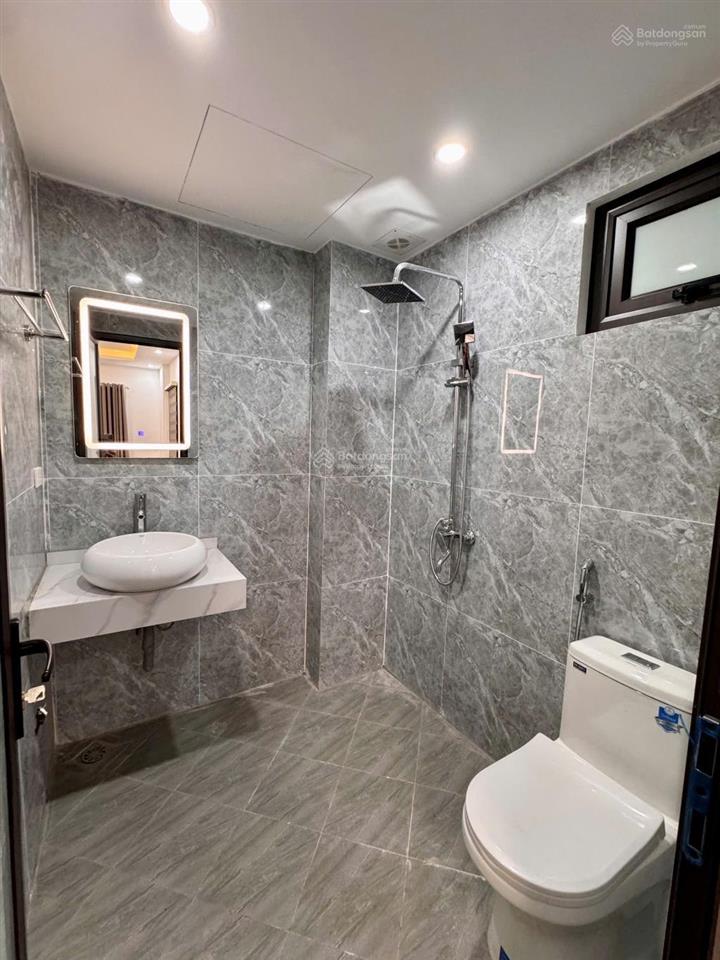 Bán gấp nhà dt 37m 5 tầng mt 3,9m giá 8ty dương văn bé hai bà trưng, 0947 913 ***