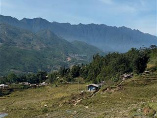 Gần 2.000m2 mường hoa có nhà sàn mới 300m2 thổ cư diện tích gần 2.000m2