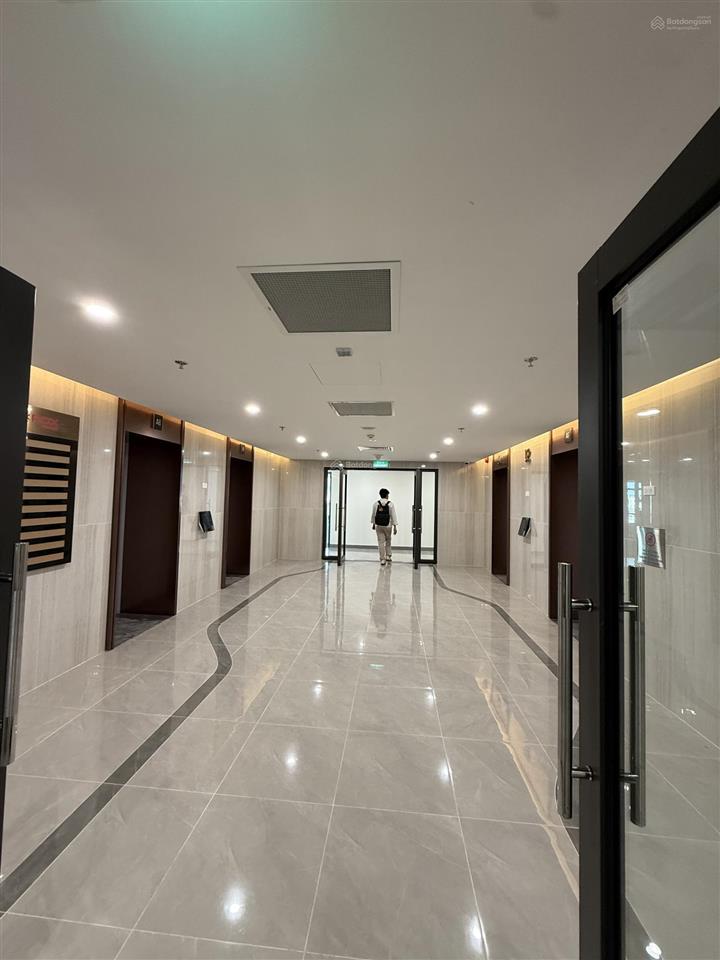 Bán sàn thuơng mại văn phòng hạng a  rox tower goldmark city  hồ tùng mậu. giá niêm yết 5x tr/m2