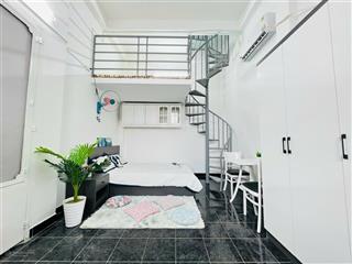 Trống lại căn duplex  2 ko gian ngủ  sân thượng bancong riêng ngay ba tháng hai