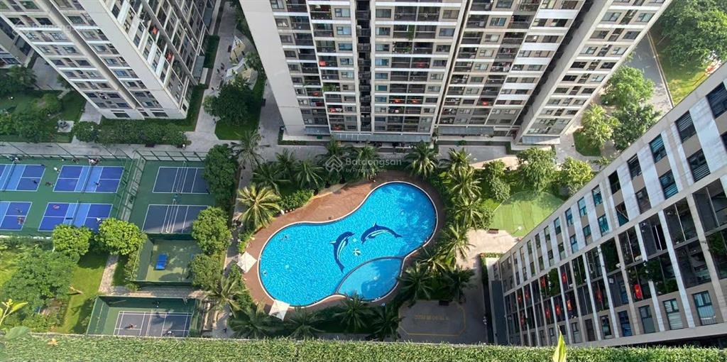 Gia đình tôi cần bán gấp căn hộ 2 phòng ngủ 64m2, giá 4 tỷ