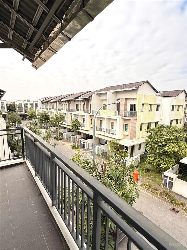 Hàng hiếm! siêu phẩm căn góc hoa hậu 120m2  8m mặt tiền  chính giữa trung tâm khu đô thị beomes