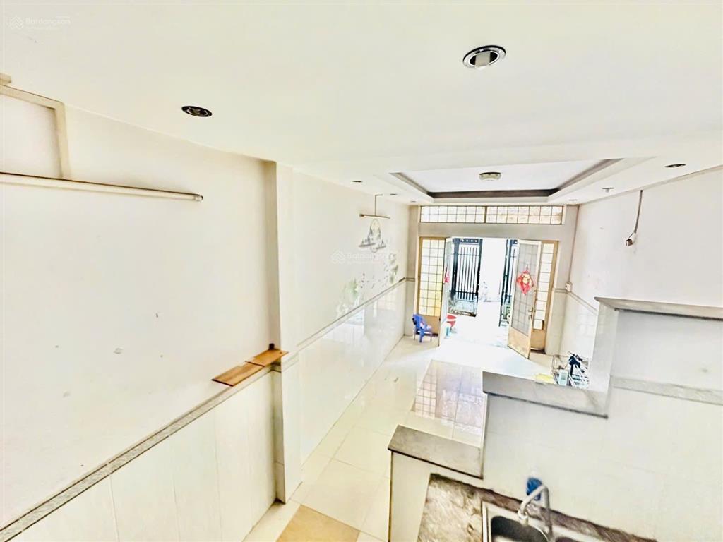 Hxh cách 15m ngô quyền quận 10 38m2 ngang 3m5 3 tẩng  sơn lại là đẹp  chỉ 7 tỷ 1