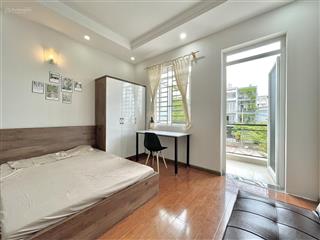 Phòng balcony trước công viên gần gigamall, đh văn lang