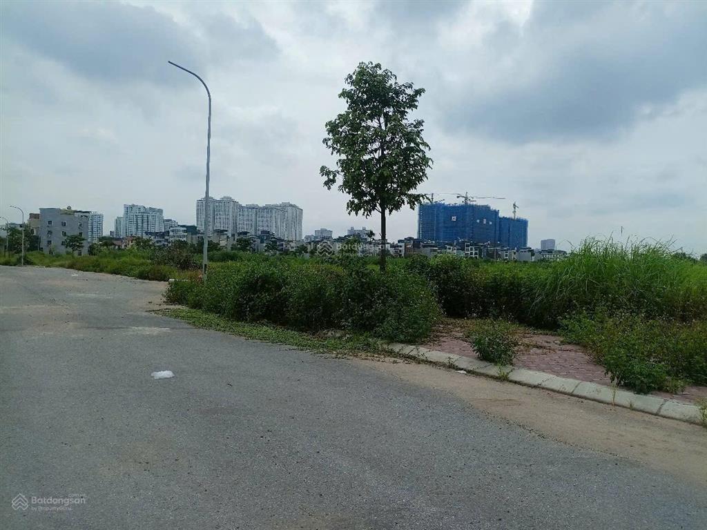 Bán đất tặng nhà 2 tầng cũ lô góc ô tô tránh mặt tiền bề thế 113 m2 giá 21 tỷ