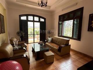 Biệt thự sát hồ  ô tô đỗ trong nhà  sân vườn rộng  giá 78 tỷ (đtl758014)