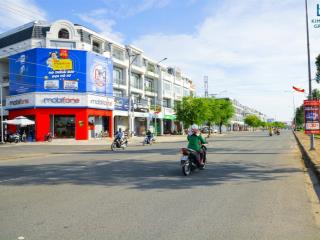 Shophouse đối diện kcn, tạo dòng tiền 30tr/tháng, trả trước 30% nhận nhà, sổ sẵn sang tên