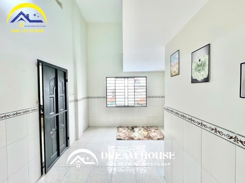 Phòng mới xây giá sinh viên, gần aeon tân phú  đại học huit, gác cao 2m  có cửa sổ thoáng