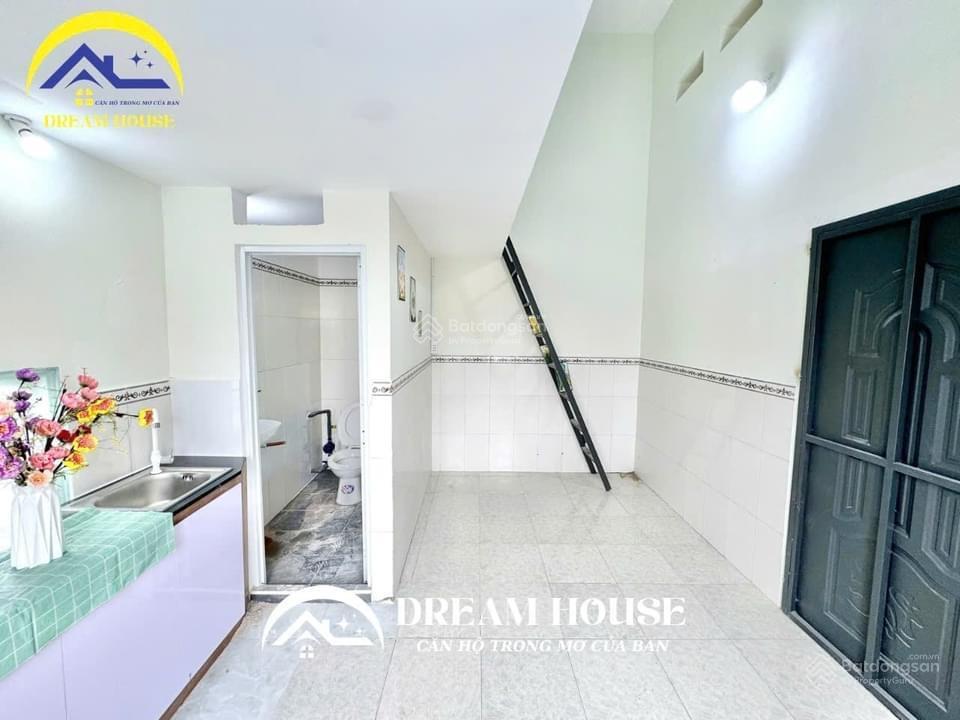 Phòng mới xây giá sinh viên, gần aeon tân phú  đại học huit, gác cao 2m  có cửa sổ thoáng