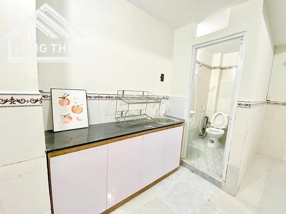 Phòng mới xây giá sinh viên, gần aeon tân phú  đại học huit, gác cao 2m  có cửa sổ thoáng