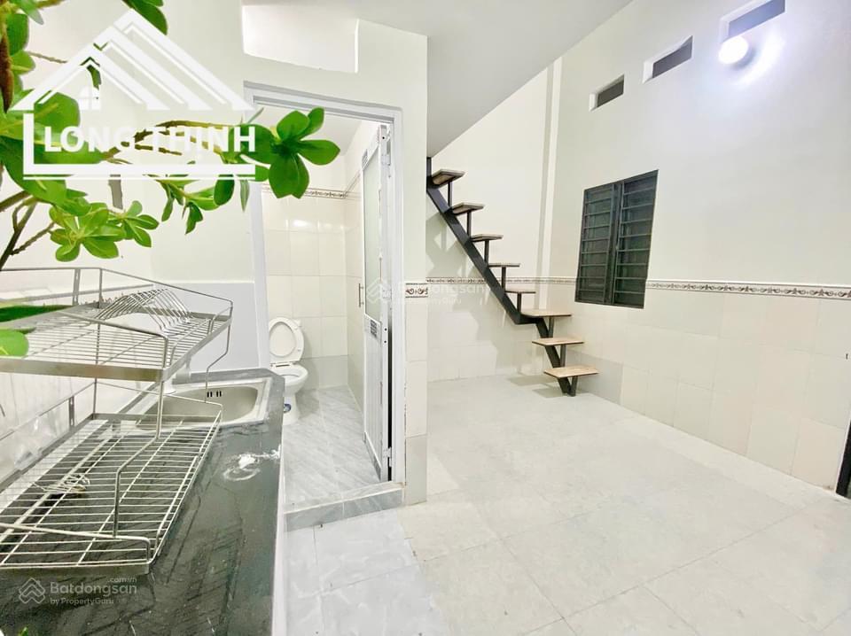 Phòng mới xây giá sinh viên, gần aeon tân phú  đại học huit, gác cao 2m  có cửa sổ thoáng