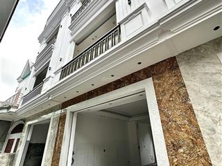 Nhà mặt ngõ phố văn cao  cách mặt đường đúng 10m  oto đỗ sát nhà