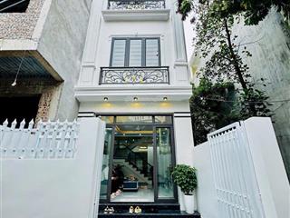 Nhà xây mới sân cổng riêng thiên lôi  chợ đôn