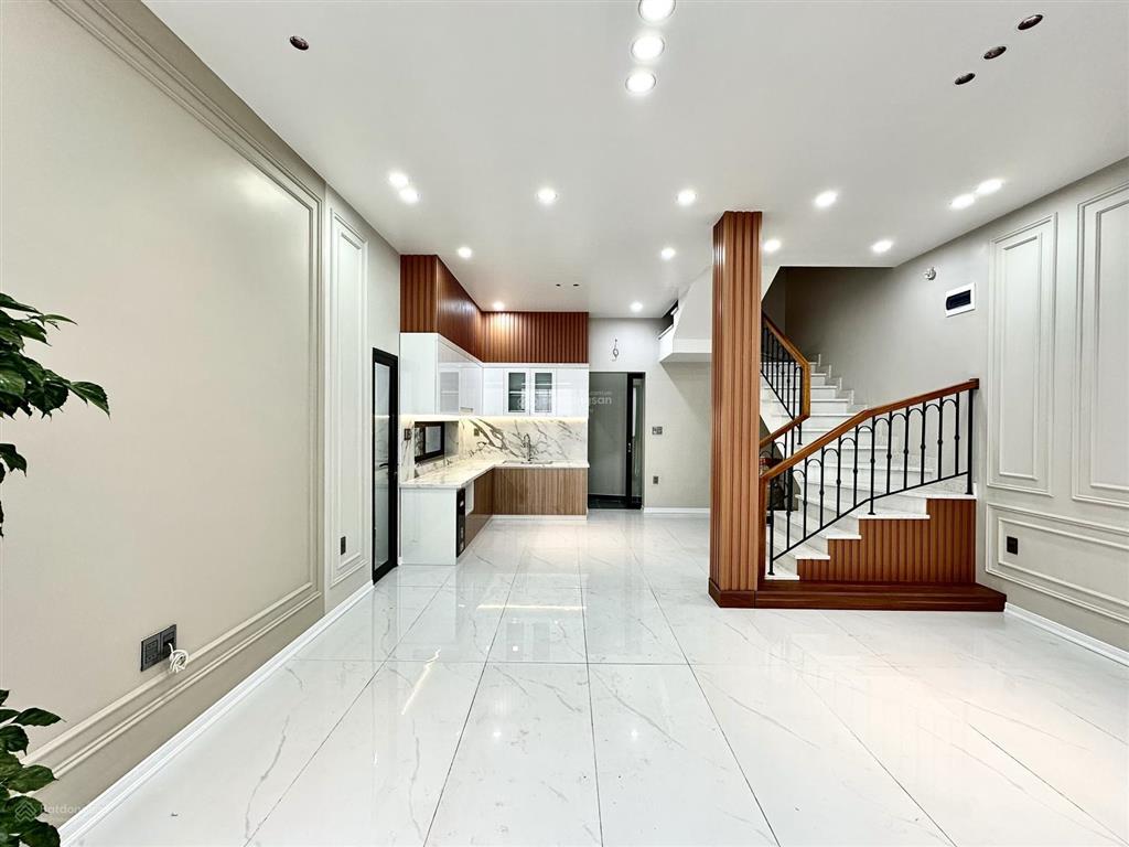 Nhà đẹp xây mới sân cổng tiêng phố trần nguyên hãn  gần hồ tam bạc