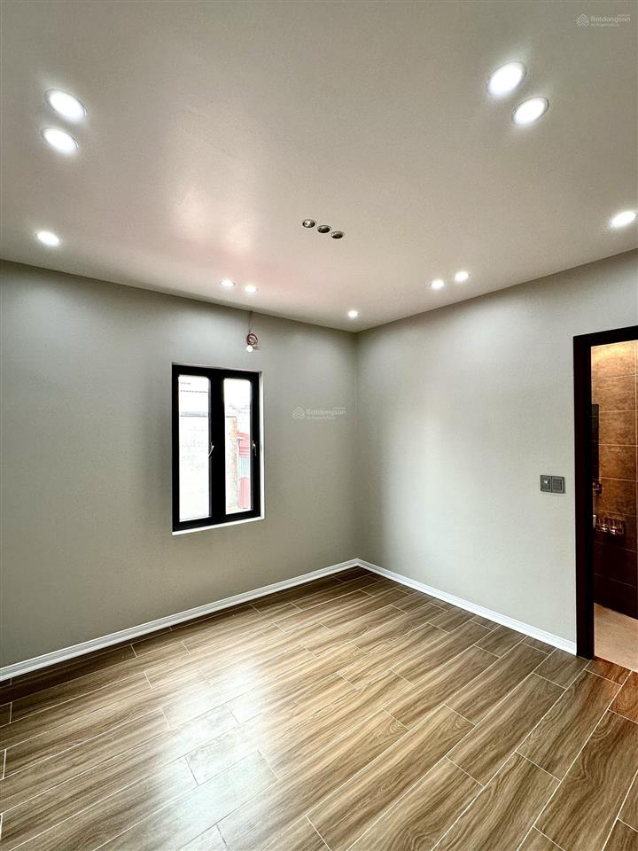 Nhà đẹp xây mới sân cổng tiêng phố trần nguyên hãn  gần hồ tam bạc