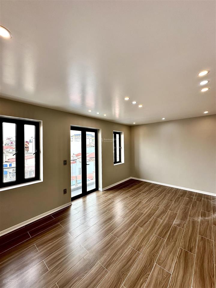 Nhà đẹp xây mới sân cổng tiêng phố trần nguyên hãn  gần hồ tam bạc