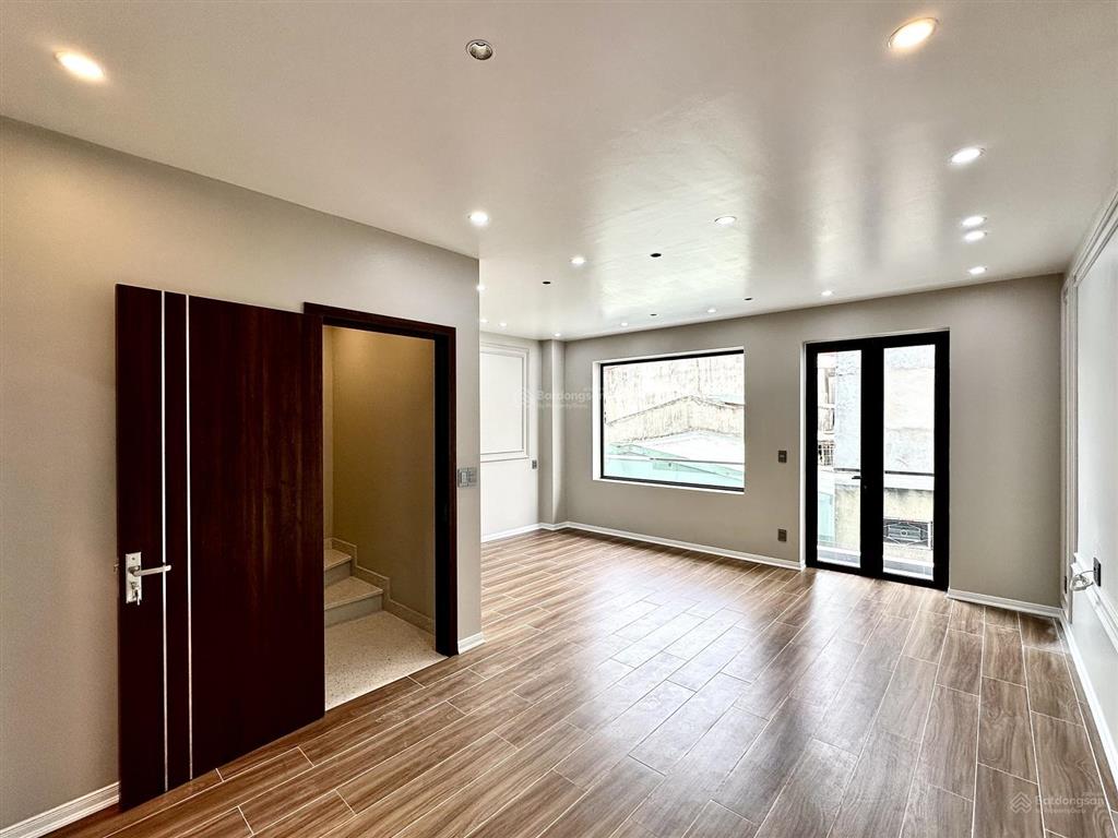 Nhà đẹp xây mới sân cổng tiêng phố trần nguyên hãn  gần hồ tam bạc