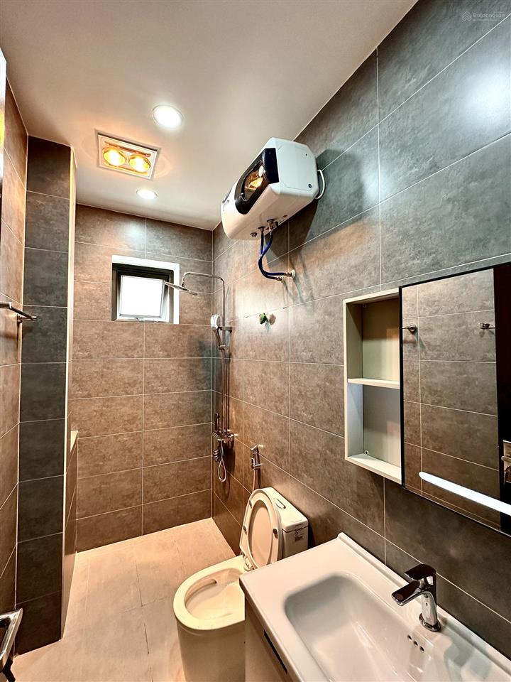 Nhà đẹp xây mới sân cổng tiêng phố trần nguyên hãn  gần hồ tam bạc