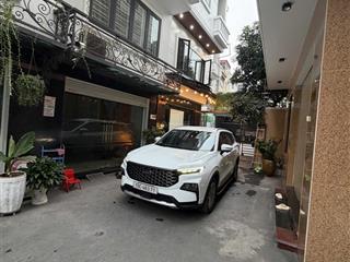 Nhà ô tô đỗ cửa quán nam  lê chân