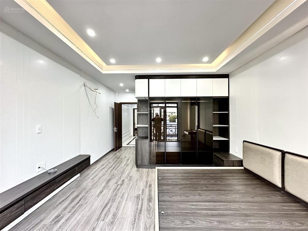 Nhà 4 tầng diện tích khủng 141m2 phố thiên lôi  có thang máy  ô tô đút trong nhà